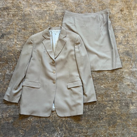 Giorgio Armani Le Collezioni Stone Wool  2 Piece Skirt Suit 14 - Picture 3 of 15